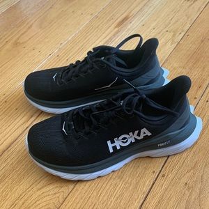 Nearly brand new Hoka Mach 4 size 7.5 shoes! <25mi!